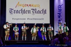 Angermaier Trachten Nacht 2023 - Begruessung und Saalfotos