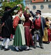 d190802-124518-600-100-brunnenfest-viktualienmarkt