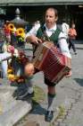 d190802-113811-300-100-brunnenfest-viktualienmarkt