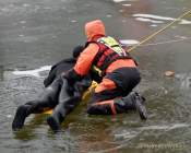 d180301-101408-700-100-eisrettungsuebung_berufsfeuerwehr