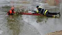 d180301-103802-000-100-eisrettungsuebung_berufsfeuerwehr