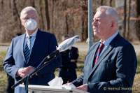 Bayerns Innenminister Joachim Herrmann startet Lkw-Konvoi mit EDV und Büroausstattung der Bayerischen Polizei