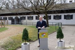 Bayerns Innenminister Joachim Herrmann, Karin Baumüller-Söder und Staatssekretär a.D. Gerhard Eck besuchen Polizei-Reiterstaffel in München