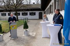 Bayerns Innenminister Joachim Herrmann, Karin Baumüller-Söder und Staatssekretär a.D. Gerhard Eck besuchen Polizei-Reiterstaffel in München