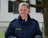 Bayerns Innenminister Joachim Herrmann, Karin Baumüller-Söder und Staatssekretär a.D. Gerhard Eck besuchen Polizei-Reiterstaffel in München