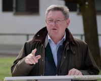 Bayerns Innenminister Joachim Herrmann, Karin Baumüller-Söder und Staatssekretär a.D. Gerhard Eck besuchen Polizei-Reiterstaffel in München