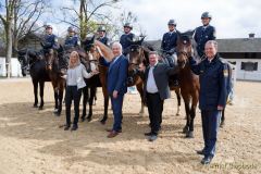 Bayerns Innenminister Joachim Herrmann, Karin Baumüller-Söder und Staatssekretär a.D. Gerhard Eck besuchen Polizei-Reiterstaffel in München