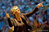 Carmina Burana Cavallo auf Schloss Kaltenberg 2022 - Sound von Quadro Nuevo zusammen mit der Philharmonie Salzburg unter der Leitung von Elisabeth Fuchs sowie dem Mendelssohn Vocalensemble.