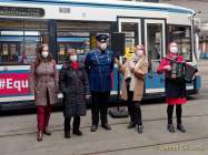 Startsignal für die Aktions-Tram zum Equal Pay Day 2022