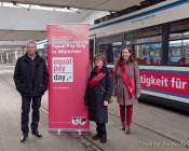 Startsignal für die Aktions-Tram zum Equal Pay Day 2022