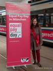 Startsignal für die Aktions-Tram zum Equal Pay Day 2022