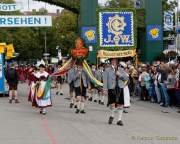 d180922-114245-900-100-wiesn_einzug_wiesnwirte