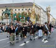 d180923-105836-100-100-wiesn_trachtenumzug