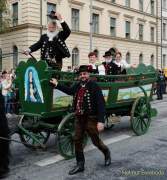 d180923-112206-600-100-wiesn_trachtenumzug