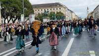 d180923-103514-500-100-wiesn_trachtenumzug