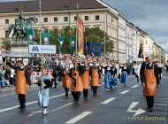 d180923-105734-300-100-wiesn_trachtenumzug