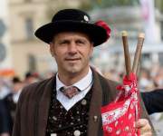 d190922-103758-300-100-wiesn_trachtenumzug