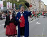 d190922-112934-200-100-wiesn_trachtenumzug