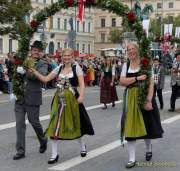 d190922-114836-300-100-wiesn_trachtenumzug