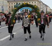 d190922-115007-200-100-wiesn_trachtenumzug