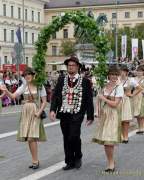 d190922-115047-900-100-wiesn_trachtenumzug