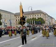 d190922-115533-200-100-wiesn_trachtenumzug