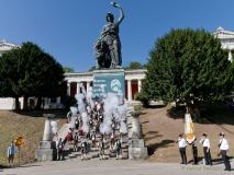 wiesn-boellerschiessen-231003-120325-0011