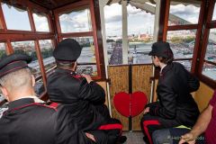 Wiesn 2023 Vorstellung italienische_Polizisten und Berufsfeuerwehrleute